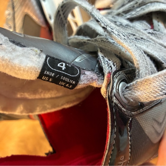 Bauer Vapor x4 Hockey Skates - kids size 5, Black, Red, and Gray - Picture 11 of 11